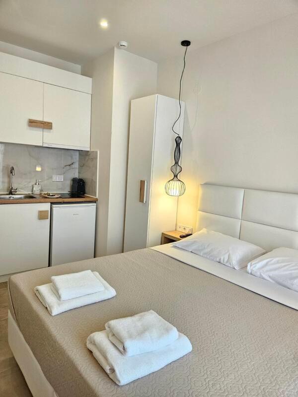 Mystery Suites And Apartments Néoi Póroi Eksteriør bilde