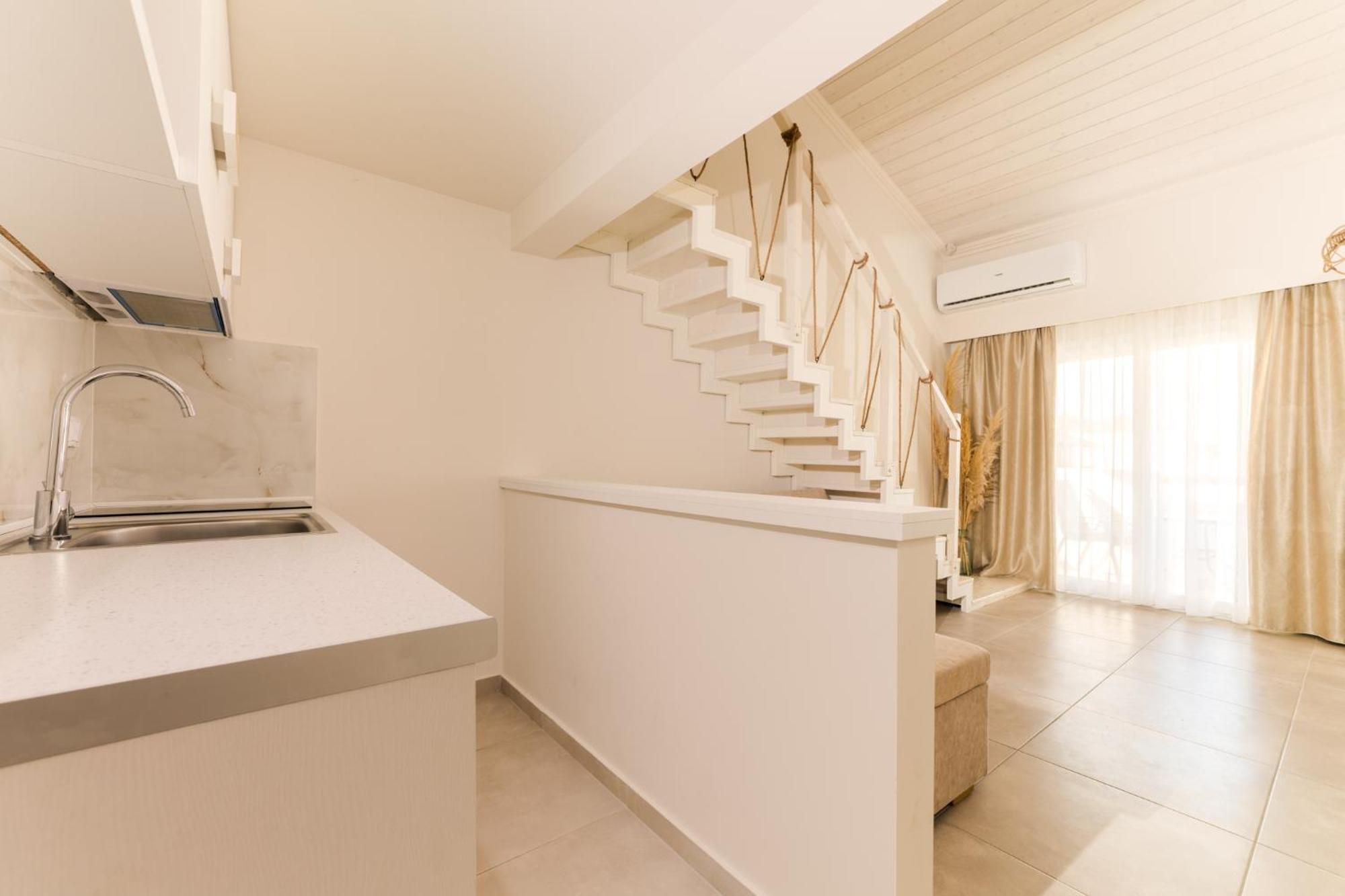 Mystery Suites And Apartments Néoi Póroi Eksteriør bilde
