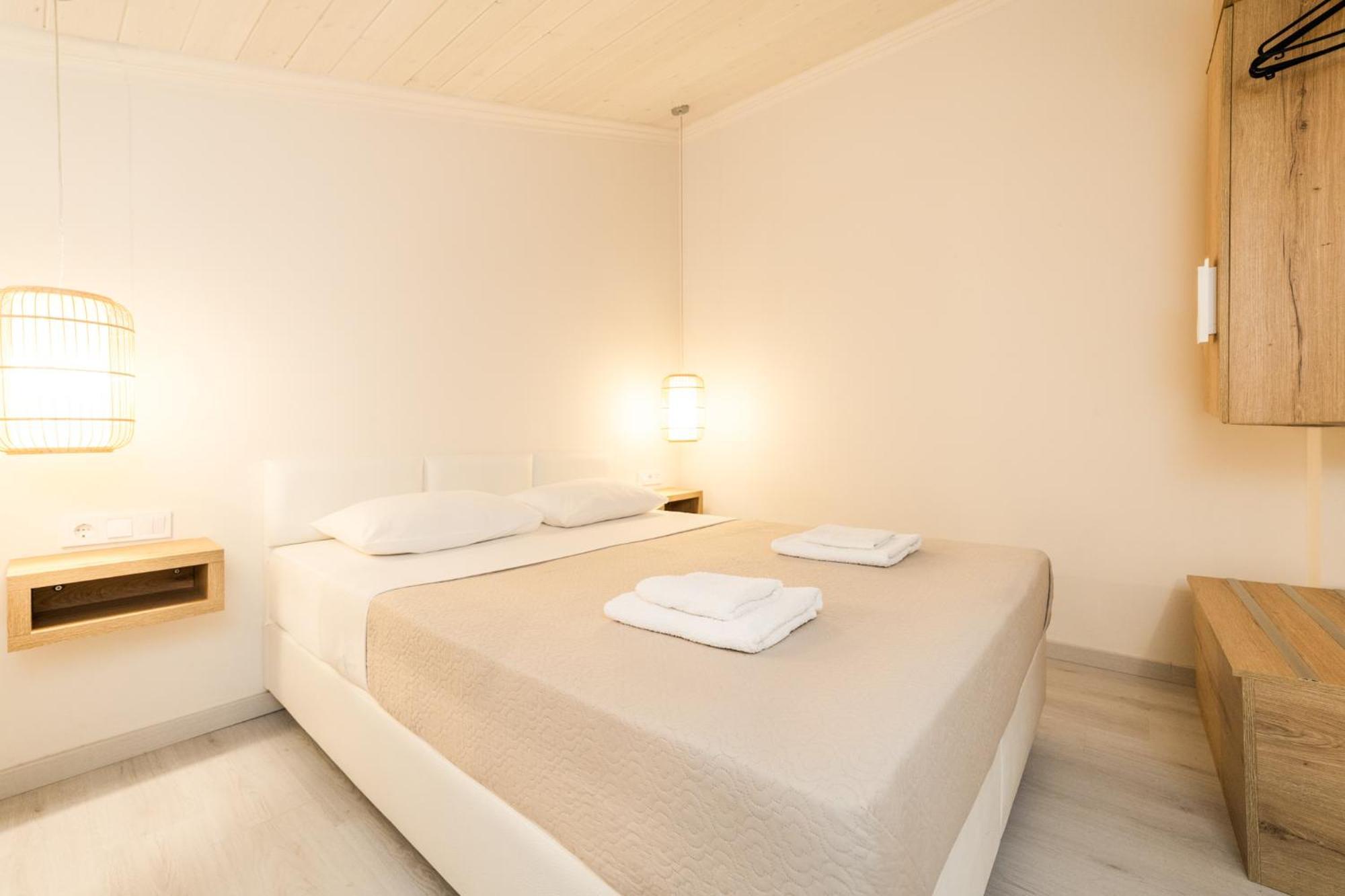 Mystery Suites And Apartments Néoi Póroi Eksteriør bilde