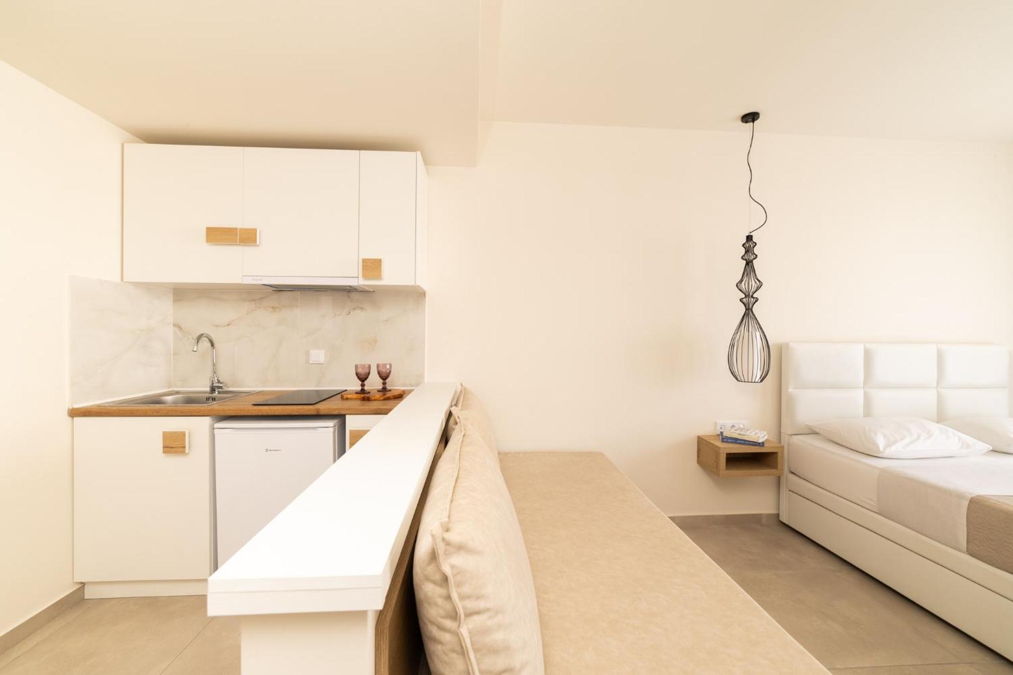 Mystery Suites And Apartments Néoi Póroi Eksteriør bilde